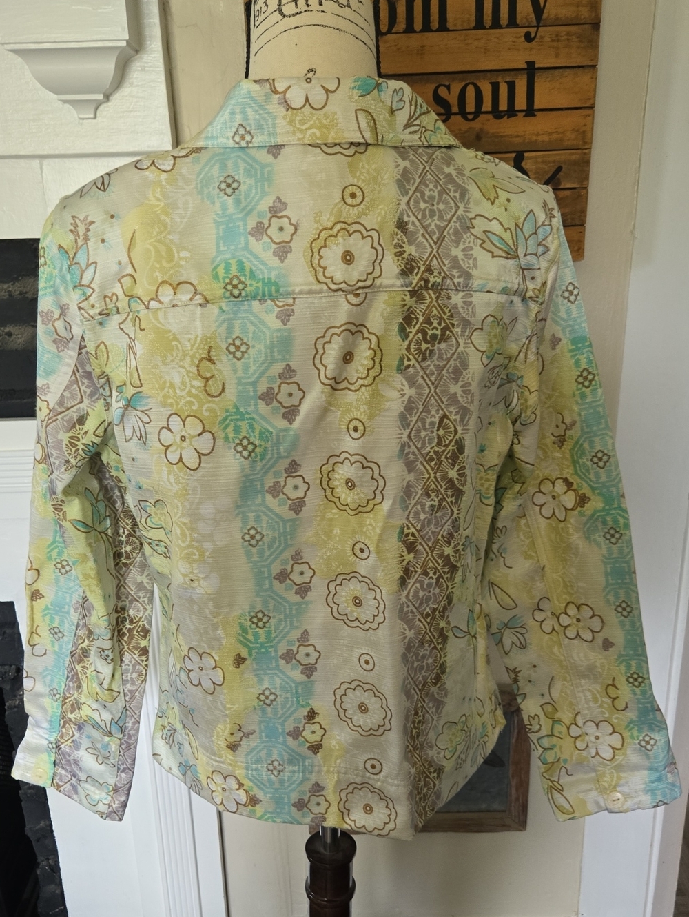 Light Floral Button-Front Women’s Top - Pastel Green/Blue - Picture 4 of 5